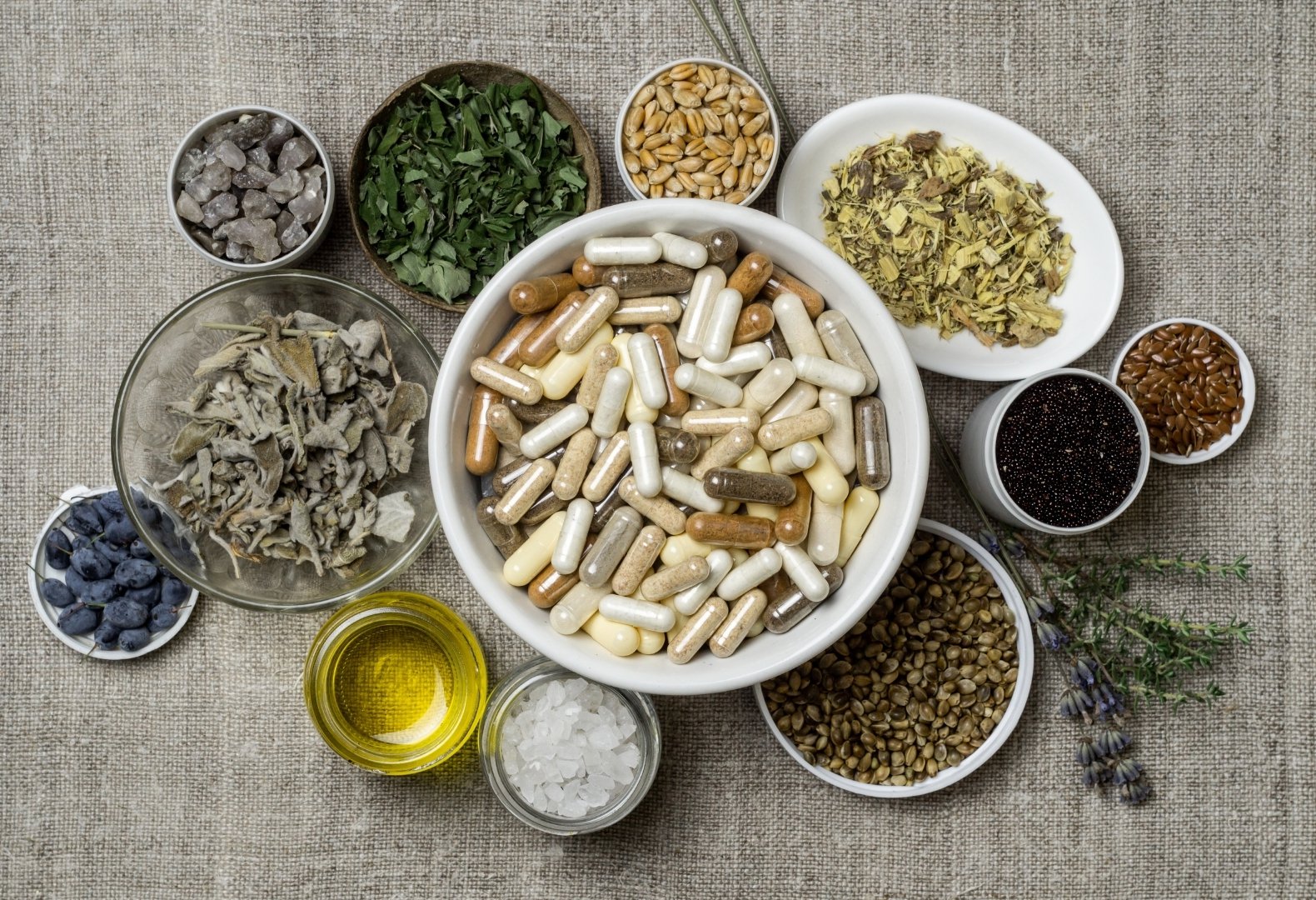 Dietary Supplements Manufacturer vs. Middlemen: Key Differences Explained cover